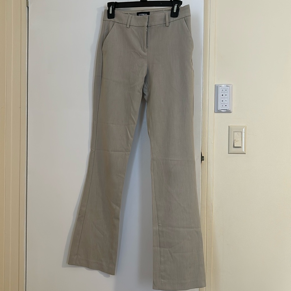 Express Columnist Barely Boot Mid Rise Size 2R Stretch Cream Dress Pants